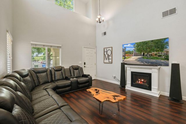 2304 Celebration Ln, Turlock, CA 95380