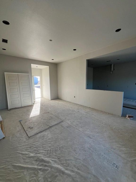 Image 6 of property listing at 305 N 1st Street, Mertzon, TX 76941