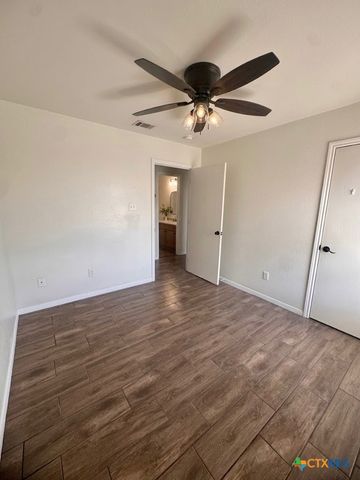 404 W St John Avenue A, Nolanville, TX 76559