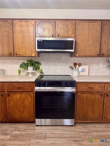 404 W St John Avenue A, Nolanville, TX 76559