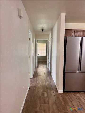 404 W St John Avenue A, Nolanville, TX 76559
