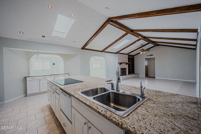 3212 OLD SPANISH Trail, El Paso, TX 79904