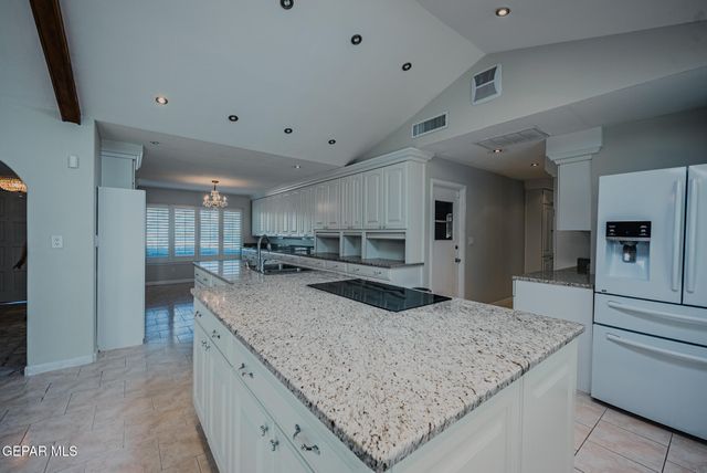 3212 OLD SPANISH Trail, El Paso, TX 79904