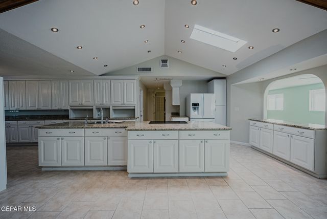 3212 OLD SPANISH Trail, El Paso, TX 79904