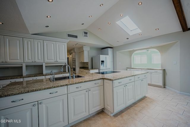 3212 OLD SPANISH Trail, El Paso, TX 79904