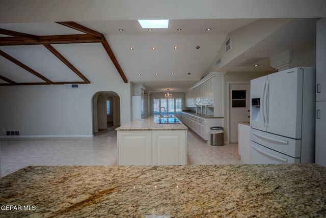 3212 OLD SPANISH Trail, El Paso, TX 79904