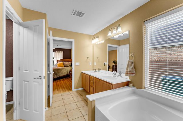 353 King Elder LN, Leander, TX 78641