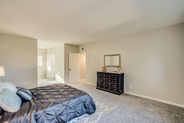 351 E Thomas Road Unit D201, Phoenix, AZ 85012