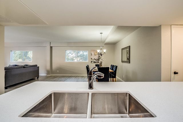 351 E Thomas Road Unit D201, Phoenix, AZ 85012