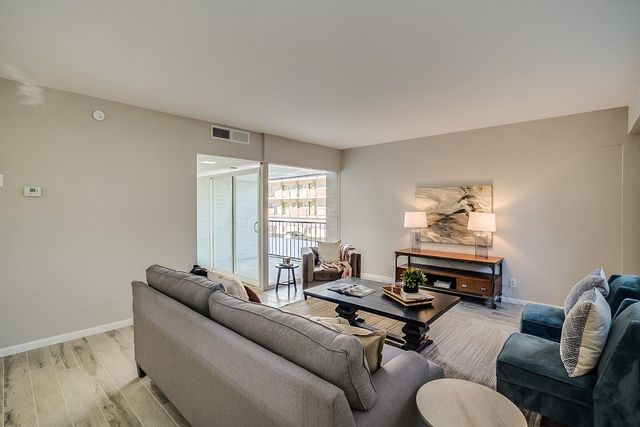 351 E Thomas Road Unit D201, Phoenix, AZ 85012