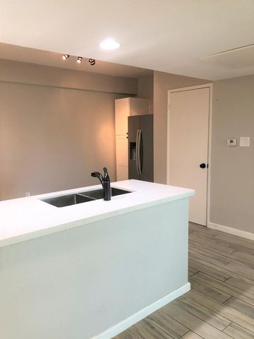 351 E Thomas Road Unit D201, Phoenix, AZ 85012