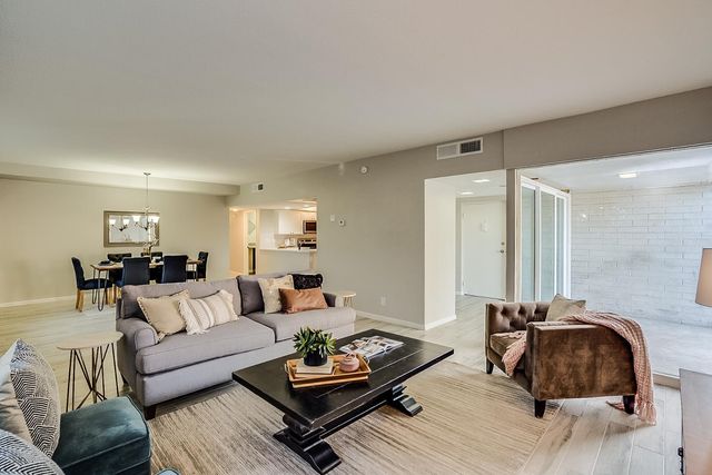 351 E Thomas Road Unit D201, Phoenix, AZ 85012