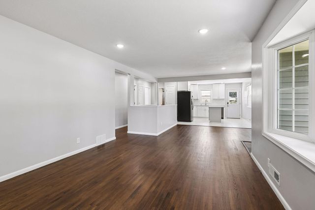 8209 Beard Road, Bloomington, MN 55431