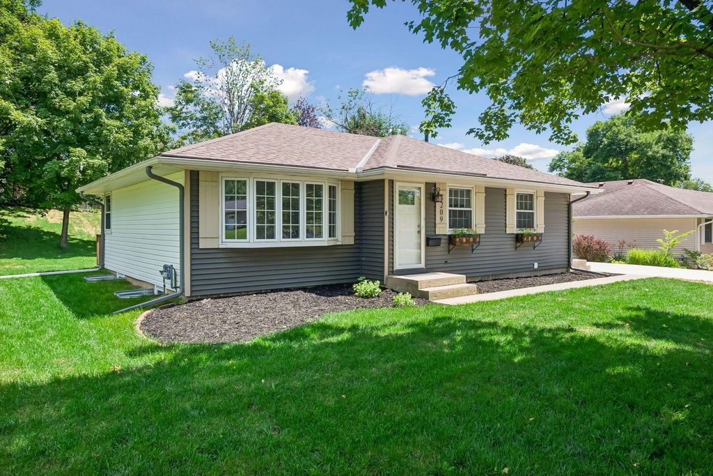 8209 Beard Road, Bloomington, MN 55431 — photo 3