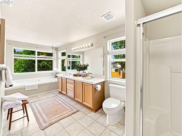 19321 AUBURN Dr, Oregon City, OR 97045