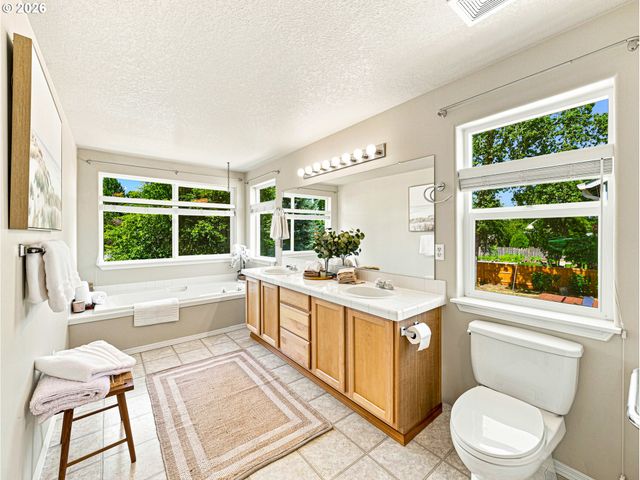 19321 AUBURN Dr, Oregon City, OR 97045