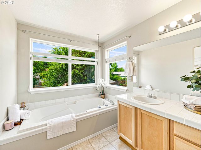 19321 AUBURN Dr, Oregon City, OR 97045