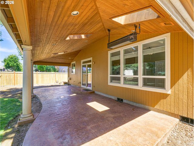 19321 AUBURN Dr, Oregon City, OR 97045