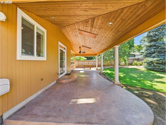 19321 AUBURN Dr, Oregon City, OR 97045