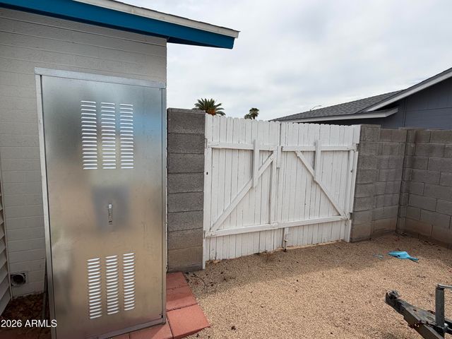 720 W WAGONER Road, Phoenix, AZ 85023
