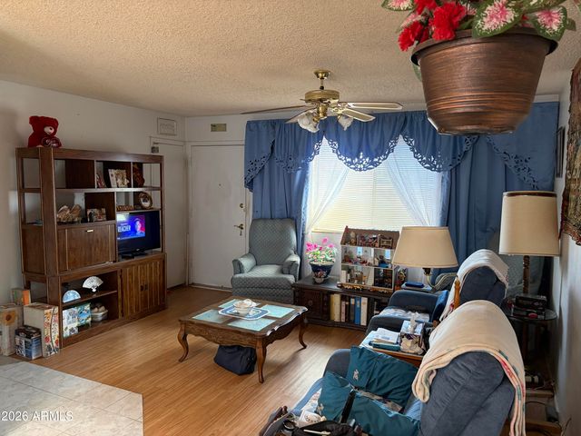 720 W WAGONER Road, Phoenix, AZ 85023