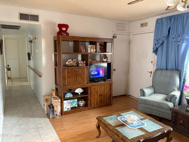 720 W WAGONER Road, Phoenix, AZ 85023