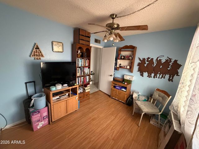720 W WAGONER Road, Phoenix, AZ 85023