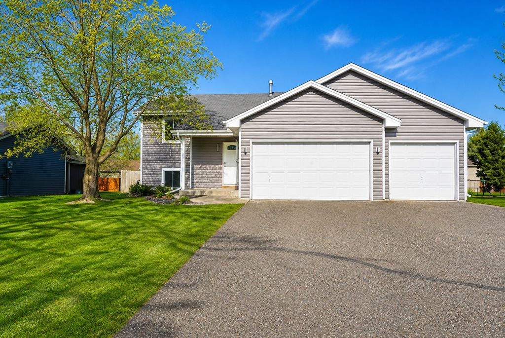 12382 Ivywood Street NW, Coon Rapids, MN 55433