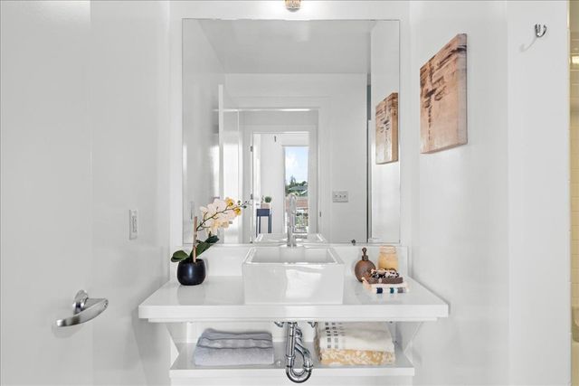 1201 Pine St 365, Oakland, CA 94607