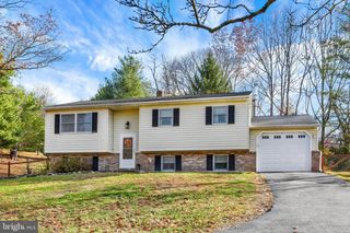 329 S CRAWFORD RD, Hummelstown, PA 17036