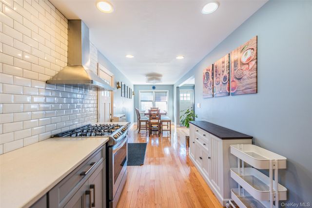 94 Sheridan Boulevard, Mineola, NY 11501