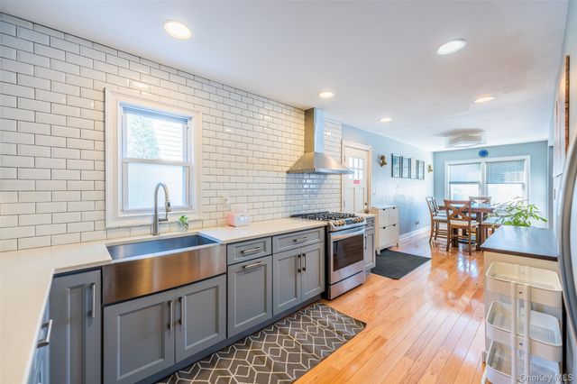 94 Sheridan Boulevard, Mineola, NY 11501