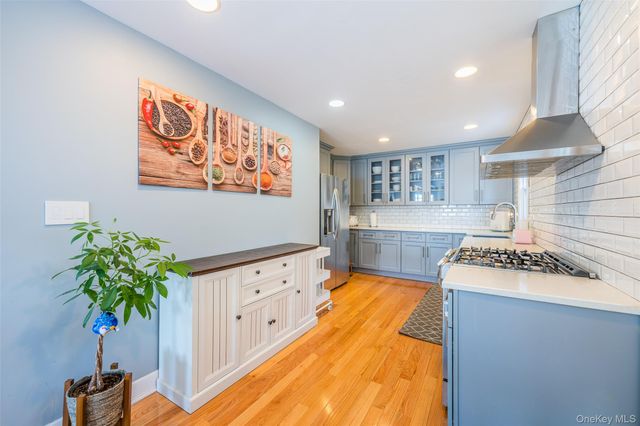 94 Sheridan Boulevard, Mineola, NY 11501