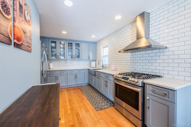 94 Sheridan Boulevard, Mineola, NY 11501