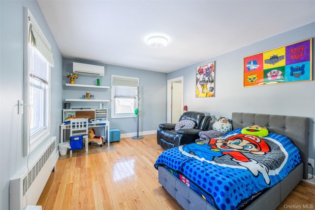 94 Sheridan Boulevard, Mineola, NY 11501