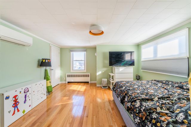 94 Sheridan Boulevard, Mineola, NY 11501