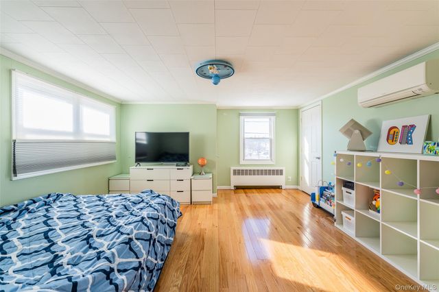 94 Sheridan Boulevard, Mineola, NY 11501