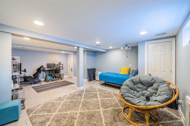 94 Sheridan Boulevard, Mineola, NY 11501