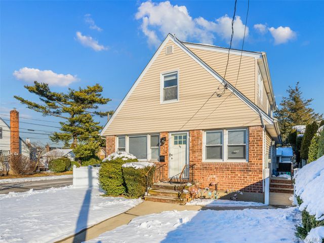 94 Sheridan Boulevard, Mineola, NY 11501