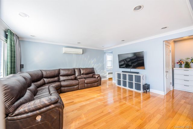 94 Sheridan Boulevard, Mineola, NY 11501