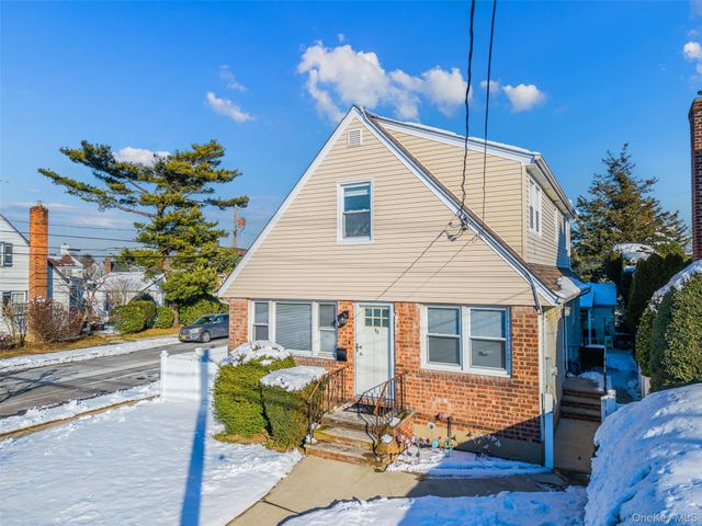 94 Sheridan Boulevard, Mineola, NY 11501