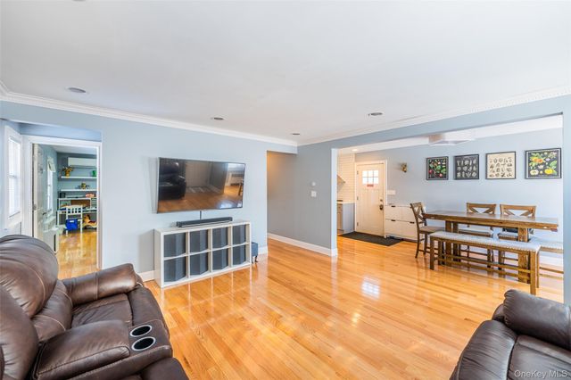 94 Sheridan Boulevard, Mineola, NY 11501