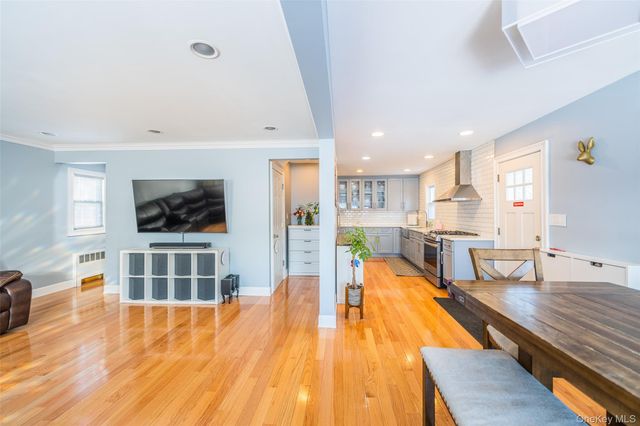 94 Sheridan Boulevard, Mineola, NY 11501