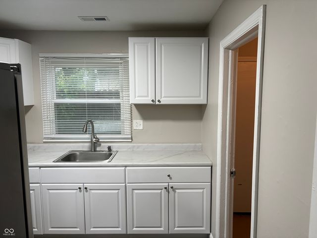 5915 E 24th Street B, Indianapolis, IN 46218