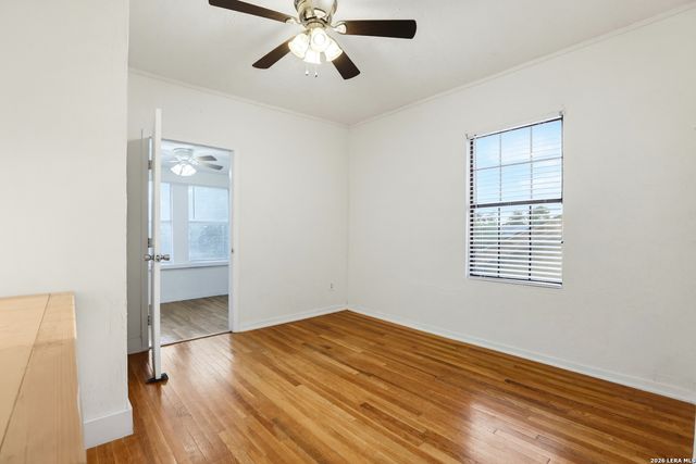 1025 W Craig Pl Apt 4, San Antonio, TX 78201