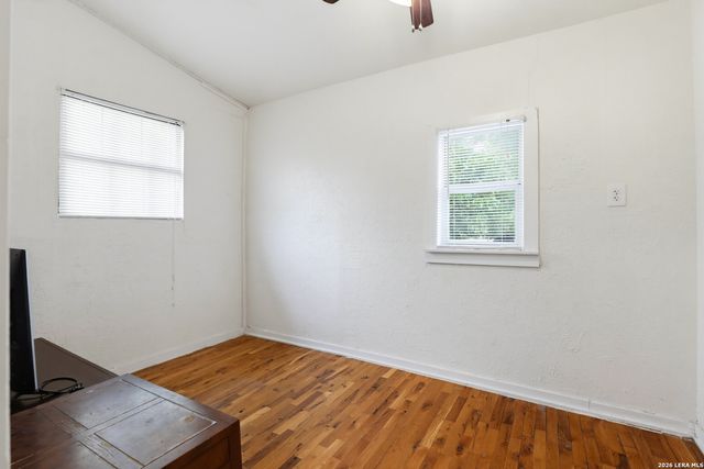 1025 W Craig Pl Apt 4, San Antonio, TX 78201