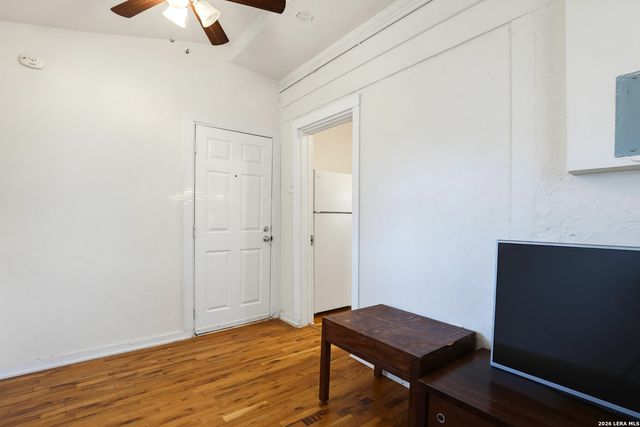 1025 W Craig Pl Apt 4, San Antonio, TX 78201