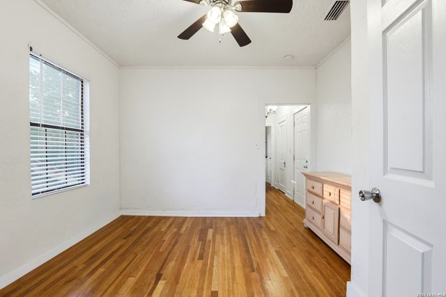 1025 W Craig Pl Apt 4, San Antonio, TX 78201