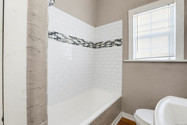 1025 W Craig Pl Apt 4, San Antonio, TX 78201