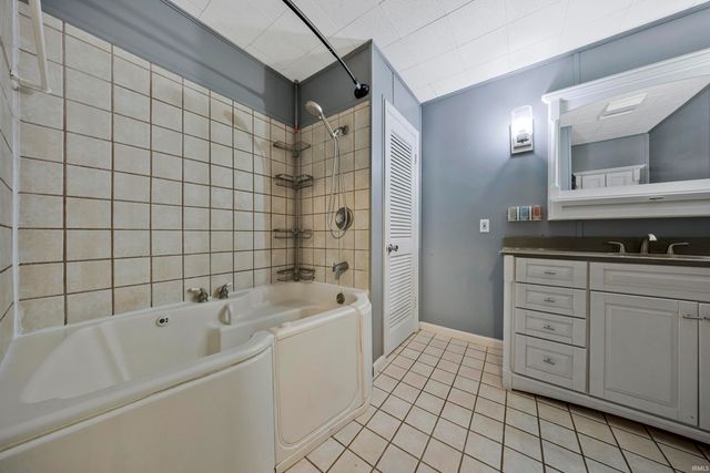 7424 Oaklawn Drive, Newburgh, IN 47630
